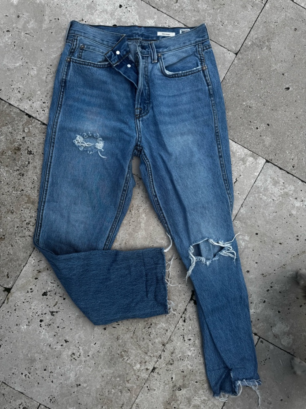 Women's Distressed Skinny Jeans in Medium Blue - High-Rise Slim Fit